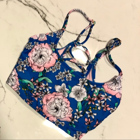 4 BIKINI TOPS - Picture 2 of 8